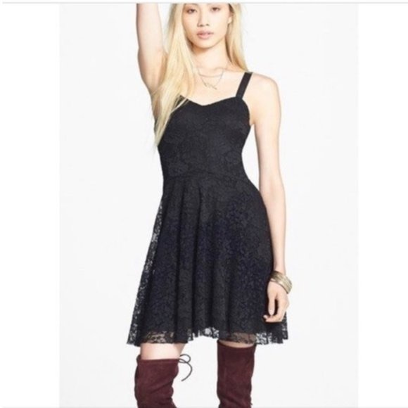 Free People Dresses & Skirts - Free People Flocked Lace Fit & Flare Dress